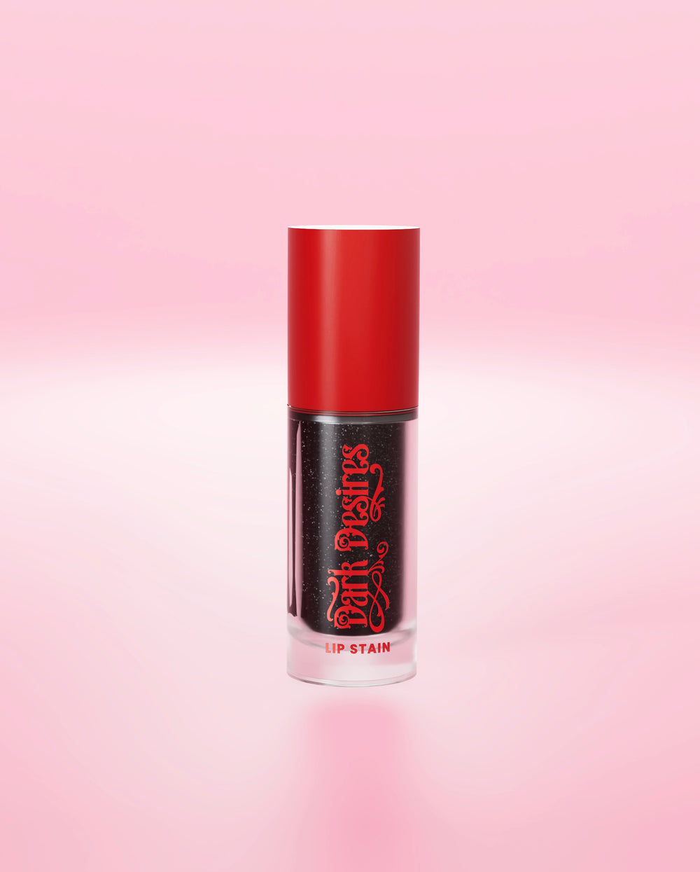 Ein schwarzer, farbverändernder Lippenstift von P.Louise mit roter Kappe auf rosa Hintergrund