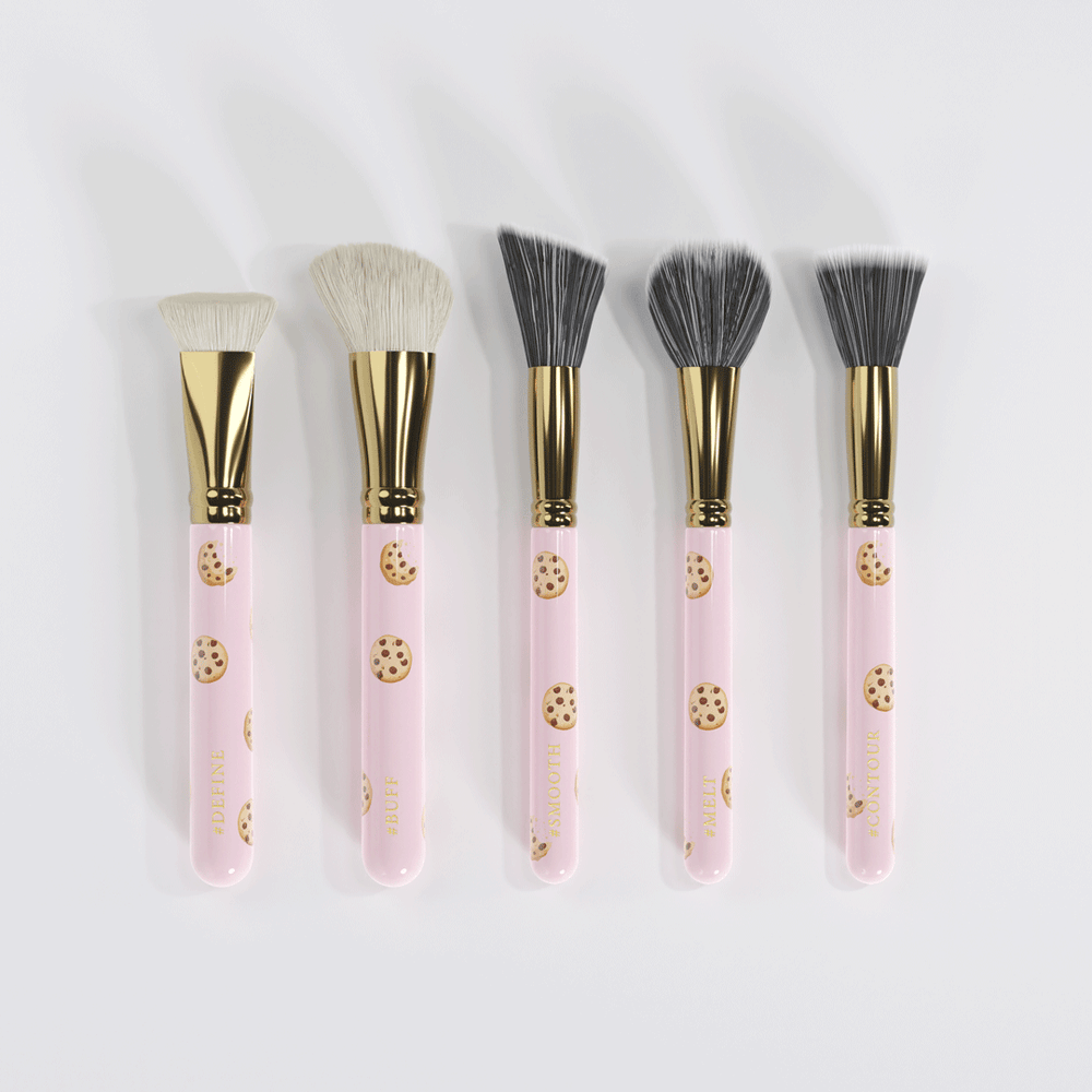 Bild des 5-teiligen Make-up-Pinselsets „Spoiled For Choice“ von P.Louise in einer Reihe auf weißem Hintergrund
