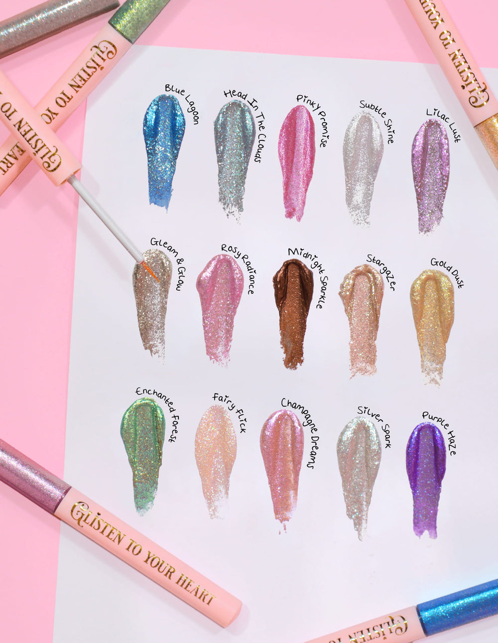 Eine Reihe glitzernder Eyeliner-Muster von P.Louise in verschiedenen Farben, angezeigt auf einer Karte, mit dem Namen jedes Farbtons daneben.