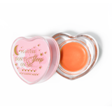 Rosa herzförmige Lippenschlafmaske mit abgenommenem Deckel auf weißem Hintergrund