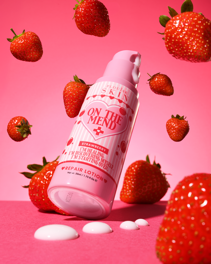 Rosa Flasche P.Louise On The Mend Barrier Repair Lotion in Erdbeere
