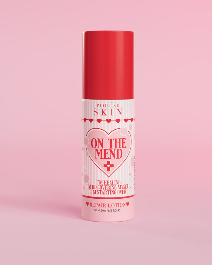 Rosa und rote Flasche P.Louise On The Mend Skin Barrier Repair Lotion 