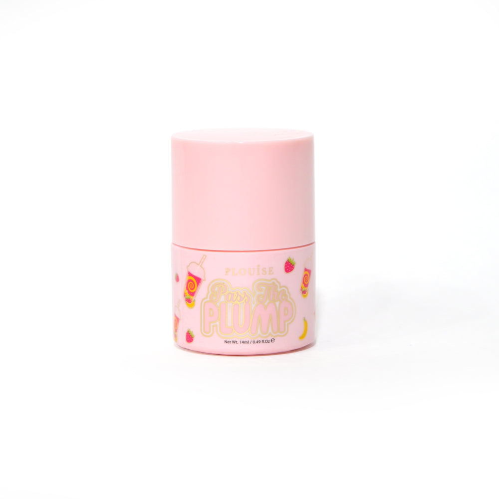 Rosa Flasche P.Louise Pass The Plump Lip Treatment auf weißem Hintergrund