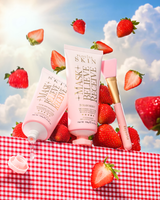 P.Louise Strawberry Overnight Wrapping Mask auf einem Tisch, umgeben von Erdbeeren