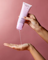 P.Louise Hyaluronic Acid Hydrating Facial Cleanser-Modell