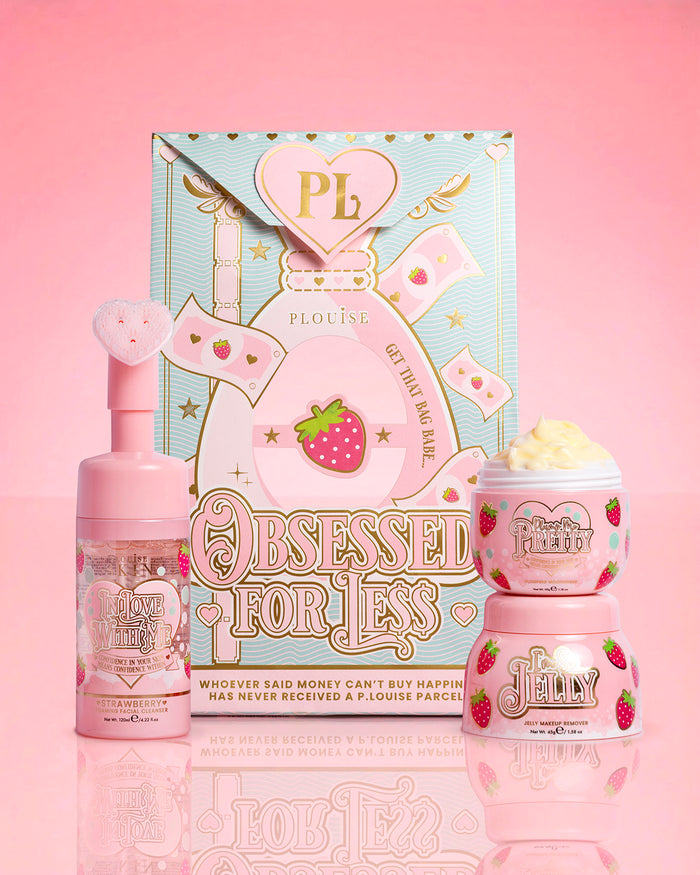 P.Louise Strawberry Obsessed For Less Obsessed For Bad Bitch auf rosa Hintergrund