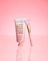 P.Louise Strawberry Overnight Wrapping Mask Mask Believe Receive auf rosa Hintergrund