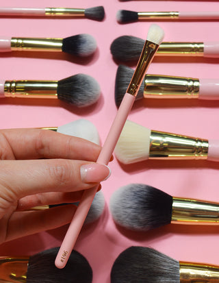P.Louise #196 Angled Packed Buffer Brush