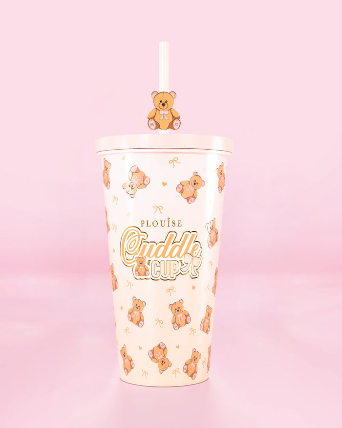 Trinkbecher aus Stahl mit Strohhalm und Teddybär-Design mit dem Text „Cuddle Cup“ auf rosa Hintergrund